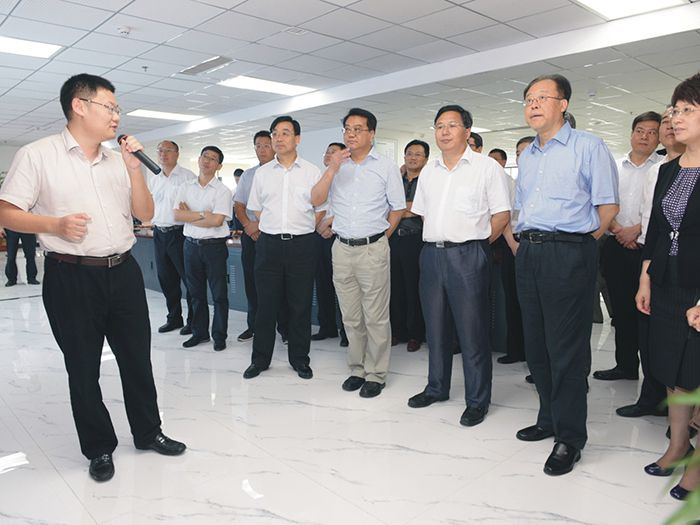 安徽省委常委、合肥市委書記吳存榮，合肥市黨政代表團一行蒞臨我集團參觀考察